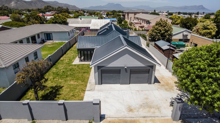 4 Bedroom Property for Sale in Kleinmond Western Cape